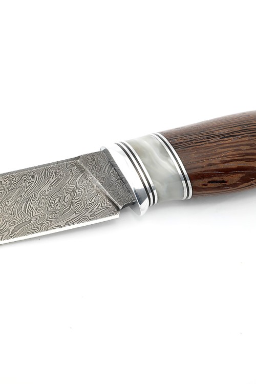 Нож Енот сталь дамаск рукоять вставка акрил белый, венге 