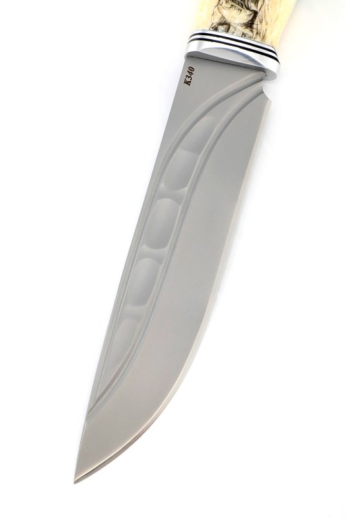 Нож Буран сталь К340 долы-камень рукоять клык моржа (скримшоу), кап клена, формованные ножны 