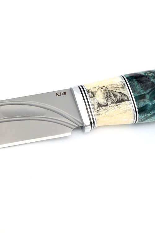 Нож Буран сталь К340 долы-камень рукоять клык моржа (скримшоу), кап клена, формованные ножны 