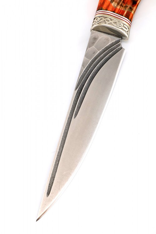 Нож Клык сталь К340, фигурные долы камень, рукоять мельхиор, кап клёна красный 