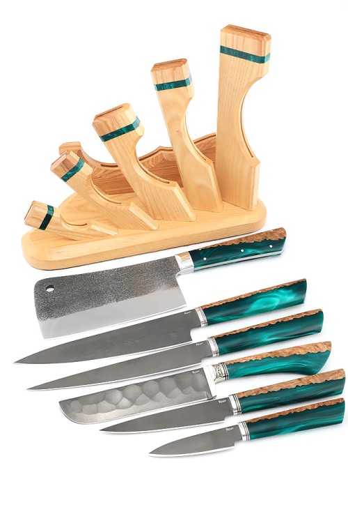 Подставка из ясеня с набором из 5 ножей и тяпки (булат, гибрид карельская береза, акрил зеленый) 