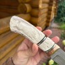 Нож Стрела сложный мозаичный дамаск рог лося резьба ручной работы на подставке 