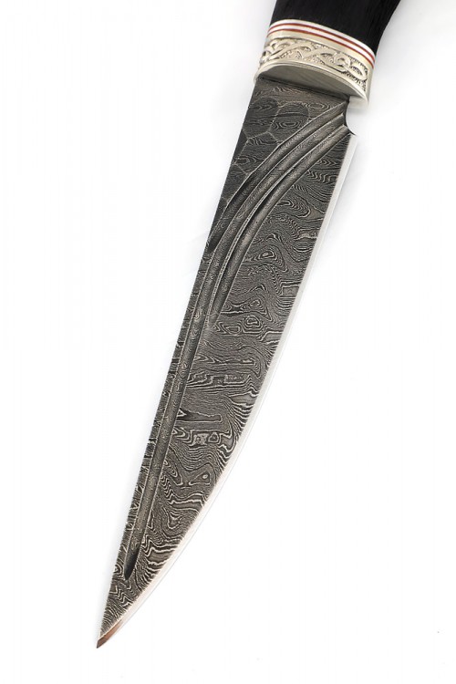 Нож Клык сталь дамаск, фигурные долы камень, рукоять мельхиор, черный граб 