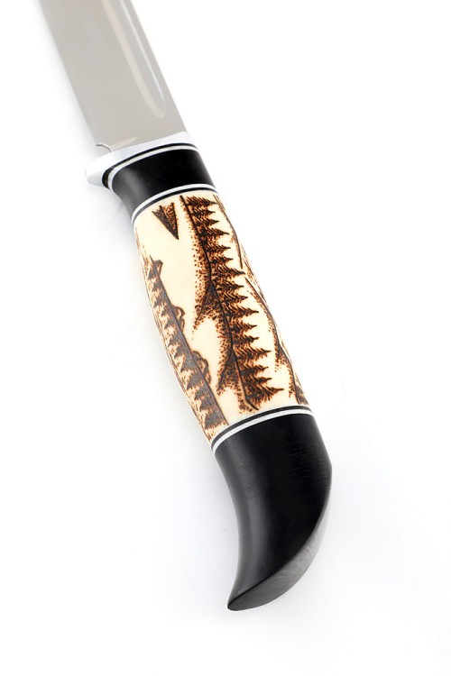 Нож Стриж сталь N690, рукоять рог лося черный граб (пирография) 