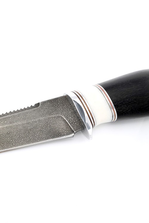 Нож Белуга сталь ХВ5 рукоять вставка акрил белый, черный граб 