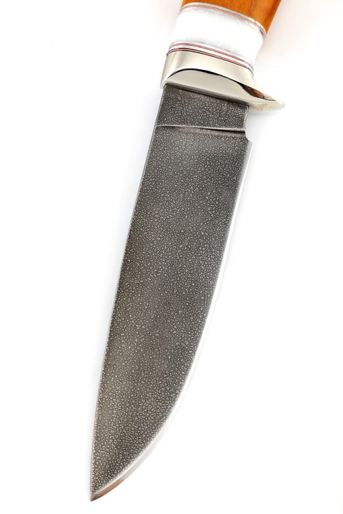 Нож Беркут сталь ХВ5, рукоять мельхиор, вставка акрил белый, карельская береза янтарная 