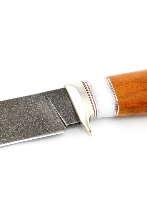 Нож Беркут сталь ХВ5, рукоять мельхиор, вставка акрил белый, карельская береза янтарная 