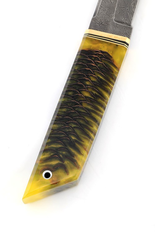Нож Танто большой дамаск рукоять шишка в акриле желтая 