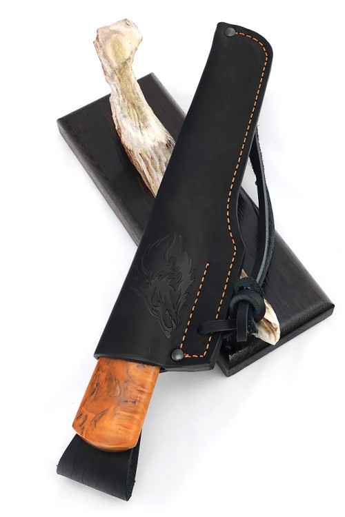 Нож Северный №4 сталь дамаск кованый дол рукоять железное дерево, карельская береза янтарная, на подставке 