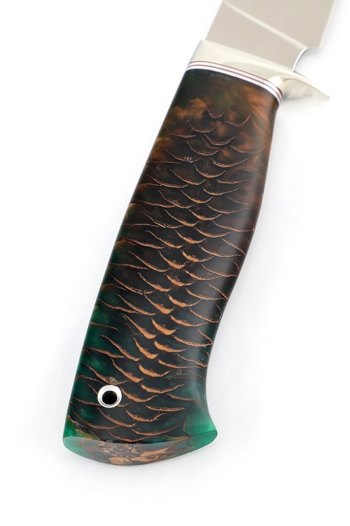 Нож Беркут сталь К340 рукоять мельхиор, шишка в акриле зеленая 