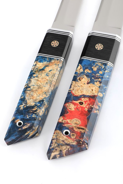 Комплект из 2 ножей "Танто" кованая сталь х12МФ рукоять вставка черный граб, кап клена сине-красный 