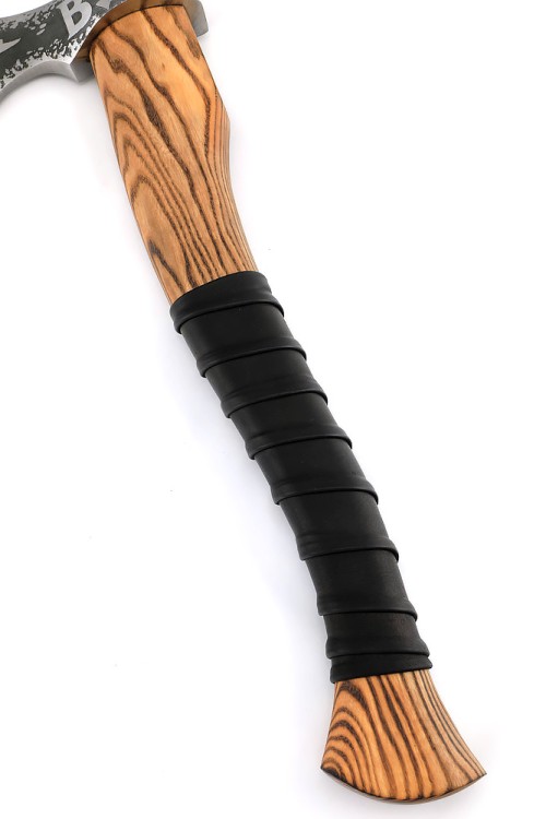 Топор Путник (композитный сплав У10+ХВГ, художественная гравировка ВДВ, рукоять ясень, кожа)  Топор Путник (композитный сплав У10+ХВГ, художественная гравировка ВДВ, рукоять ясень, кожа)