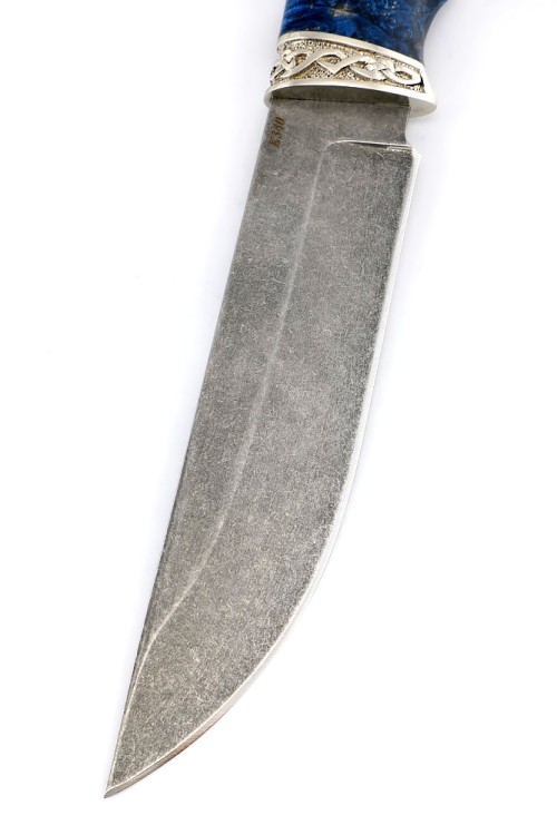 Нож Медведь сталь К340 рукоять мельхиор, кап клена синий 