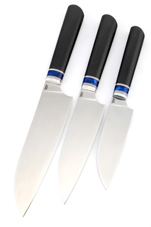 Комплект из 3-х кухонный ножей Сантоку кованая сталь 95х18 рукоять вставка акрил синий, черный граб
