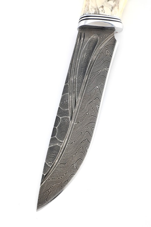 Нож Лось сталь дамаск фигурные долы рукоять вставка бивень моржа (скримшоу) карельская береза коричневая 