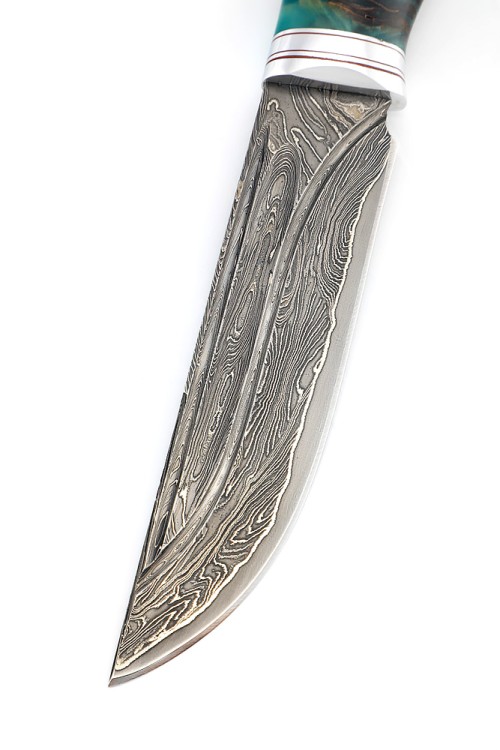 Нож Берсерк дамаск ламинированный, фигурные долы, рукоять шишка в акриле зеленая 