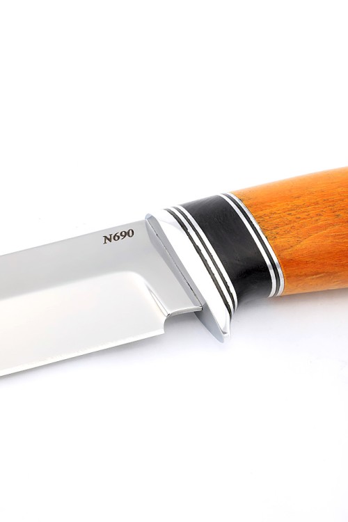 Нож Хантер сталь N690 рукоять вставка черный граб, карельская береза янтарная  Нож Хантер сталь N690 рукоять вставка черный граб, карельская береза янтарная