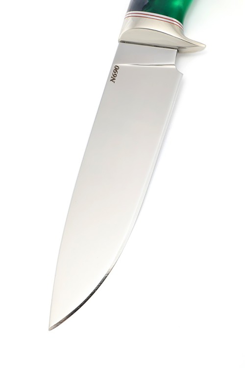 Нож Беркут сталь N690 рукоять мельхиор, кап клена синий + акрил зеленый 