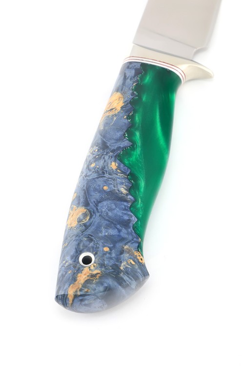 Нож Беркут сталь N690 рукоять мельхиор, кап клена синий + акрил зеленый 