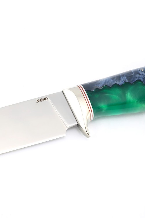 Нож Беркут сталь N690 рукоять мельхиор, кап клена синий + акрил зеленый 