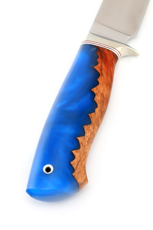 Нож Беркут сталь N690 рукоять мельхиор, карельская береза + акрил синий  Нож Беркут сталь N690 рукоять мельхиор, карельская береза + акрил синий