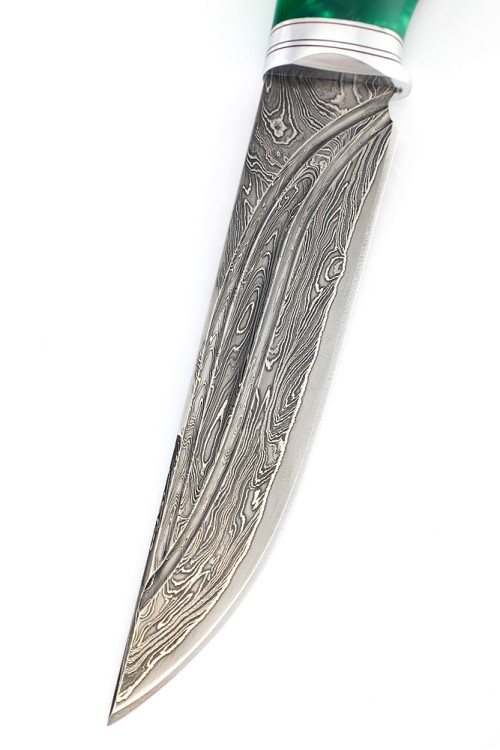 Нож Разделочный 9ХС ламинированная дамаск с никелем, фигурные долы, рукоять шишка в акриле зеленая 