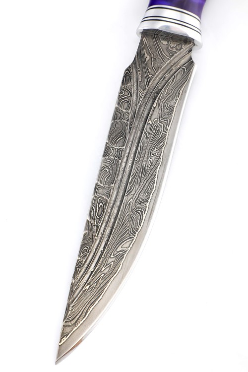 Нож Хищник 9ХС ламинированная дамаск с никелем, фигурные долы, рукоять шишка в акриле сиреневая 
