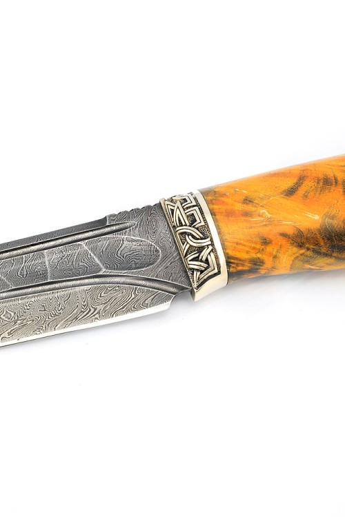 Нож Стрела дамаск долы-камень рукоять мельхиор, кап клена янтарный 