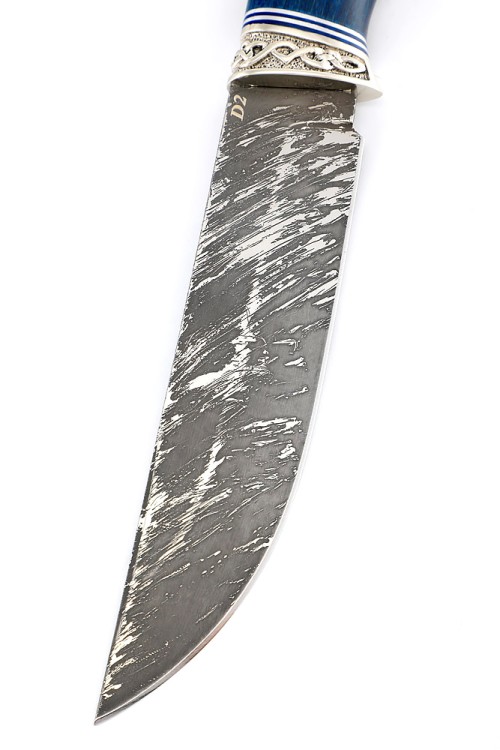 Нож Хантер сталь D2 рукоять стабилизированная карельская береза синяя гарда мельхиор 