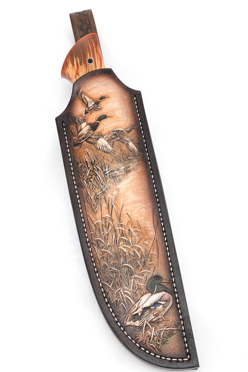 Нож Лесник сталь К340 рукоять мельхиор, карельская береза янтарная, формованные ножны  Нож Лесник сталь К340 рукоять мельхиор, карельская береза янтарная, формованные ножны