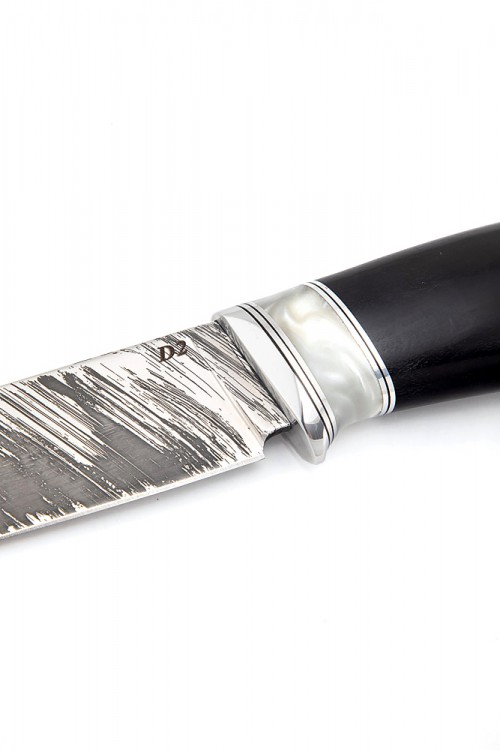 Нож Путник кованая сталь D2 рукоять белый акрил черный граб 