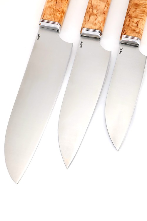 Подставка из ясеня с набором из 3 ножей (N690, карельская береза) 