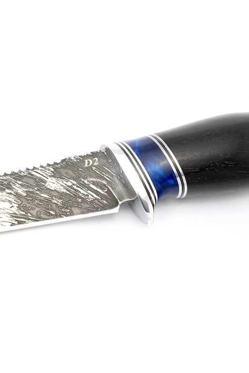 Нож Белуга сталь D2 рукоять вставка акрил синий, черный граб 