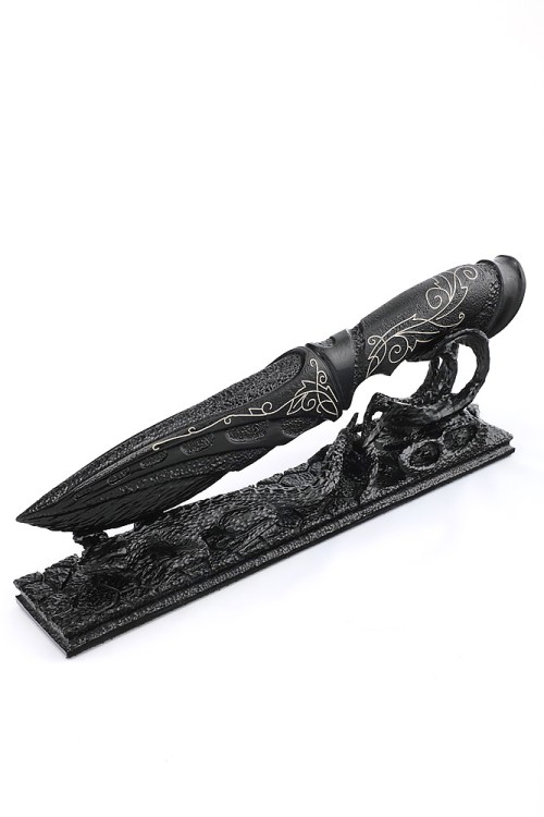 Нож Лось сталь К340 фигурные долы рукоять и ножны черный граб резной с инкрустацией, на подставке 