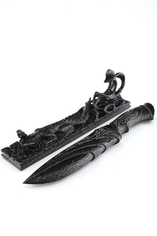 Нож Лось сталь К340 фигурные долы рукоять и ножны черный граб резной с инкрустацией, на подставке 