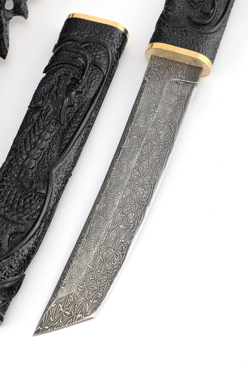 Нож Танто большой сталь дамаск торцевой, рукоять и ножны черный граб резные на подставке 