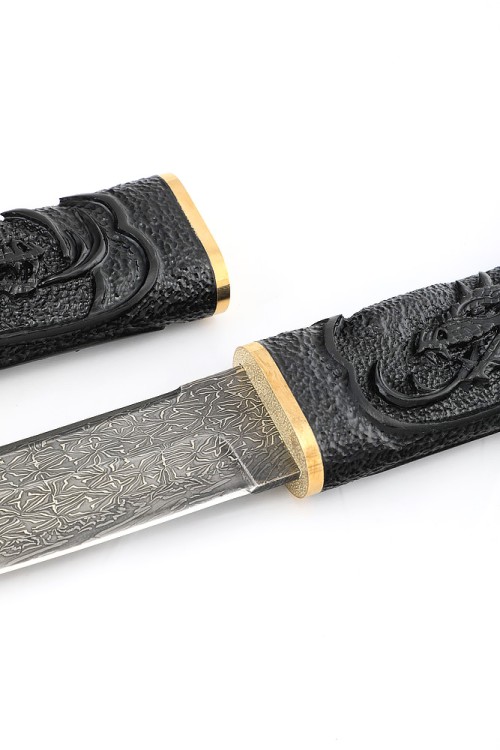 Нож Танто большой сталь дамаск торцевой, рукоять и ножны черный граб резные на подставке 