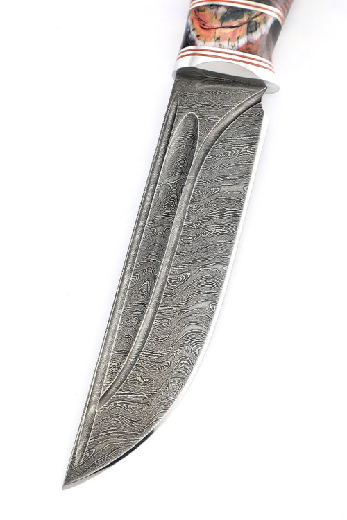 Нож Берсерк дамаск-долы рукоять вставка зуб мамонта кап клена красно-черный 