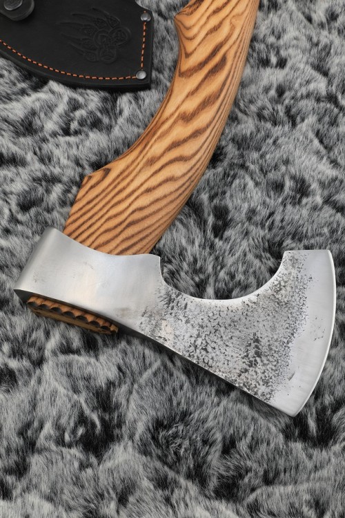 Топор Турист (сплав УГЛЕРОД+ХВГ, рукоять ясень) 