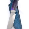 Нож Кабан сталь К340 фигурные долы рукоять шишка в акриле синяя формованные ножны 