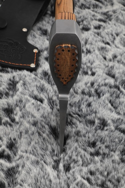 Топор средний №2 (сплав УГЛЕРОД+ХВГ, рукоять - ясень, кожа) 