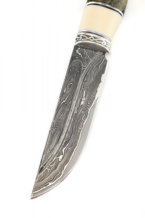Нож Берсерк дамаск ламинированный, фигурные долы, больстер литьё, вставка кость, стабилизированный кап клёна 