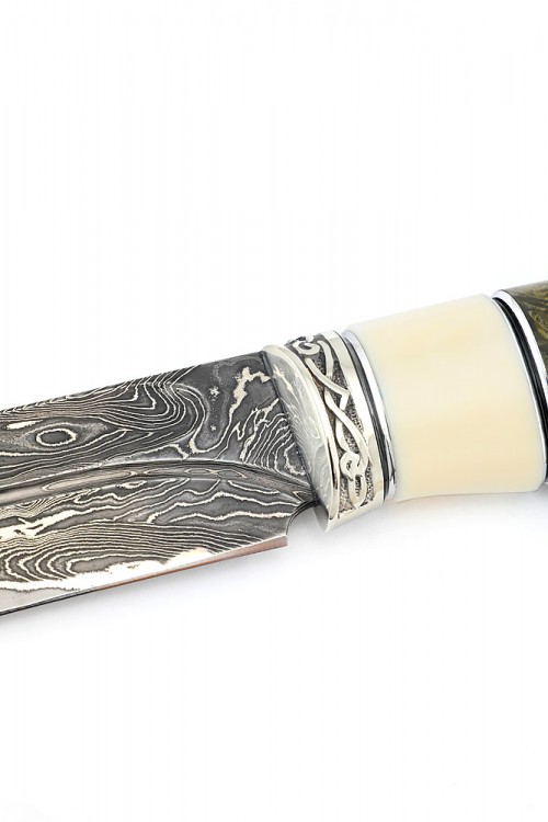 Нож Берсерк дамаск ламинированный, фигурные долы, больстер литьё, вставка кость, стабилизированный кап клёна 