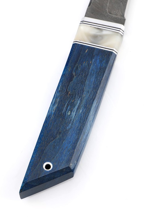 Нож Танто большой дамаск рукоять вставка акрил белый, карельская береза синяя 