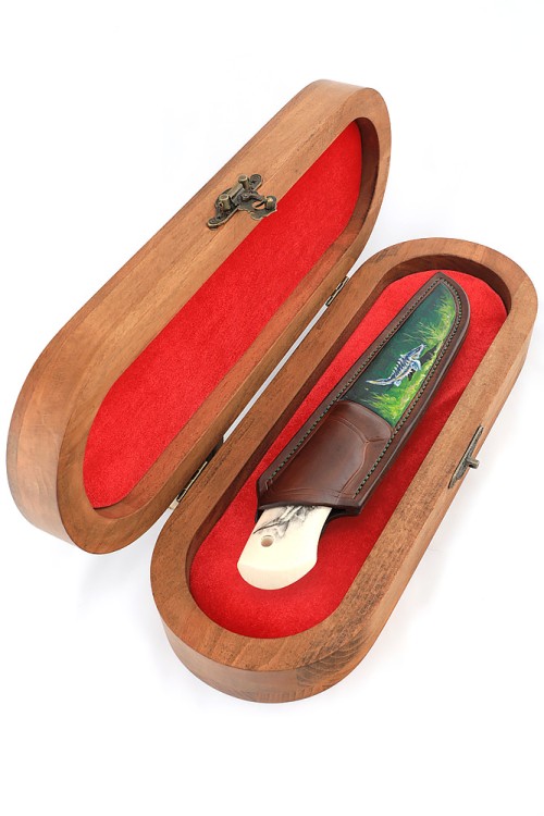 Шкатулка для ножа натуральное дерево, резная (осётр) 