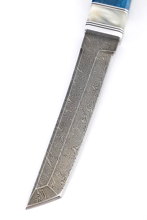 Нож Танто малый дамаск рукоять вставка акрил белый, карельская береза синяя 