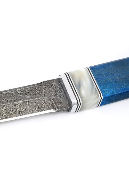 Нож Танто малый дамаск рукоять вставка акрил белый, карельская береза синяя 