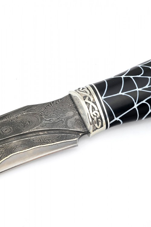 Нож Хищник дамаск ламинированный, фигурные долы, больстер литьё, акрил паутина 