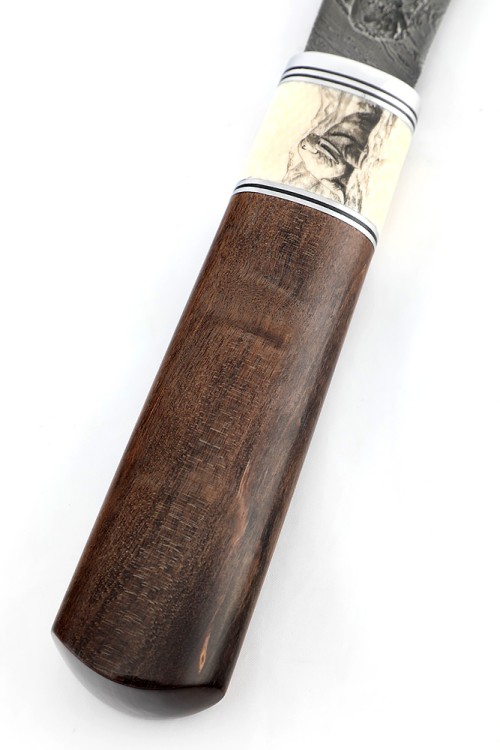 Нож Северный №4 сталь дамаск кованый дол, рукоять вставка клык моржа (скримшоу), карельская береза коричневая 